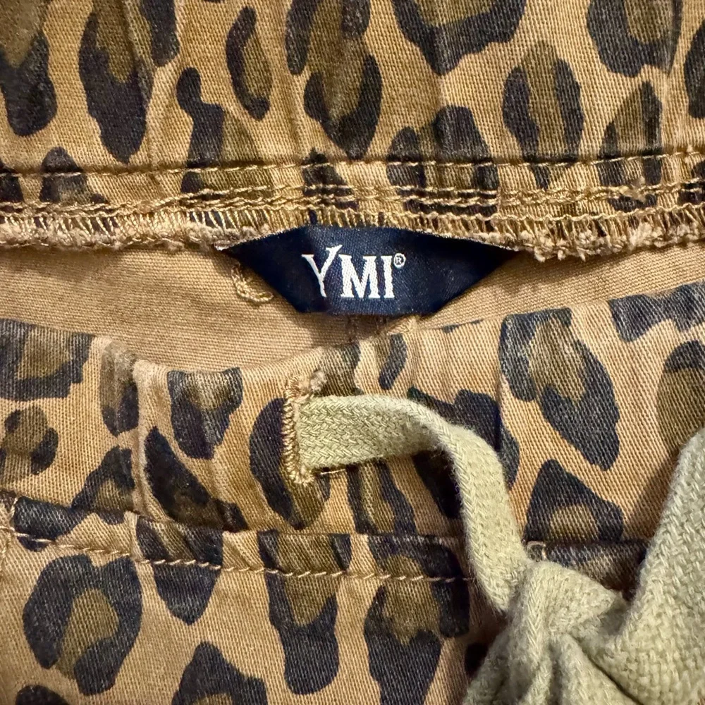 YMI Leopard Print Jogger Jeans M | Distressed Animal Print | Stretch - Picture 7 of 8